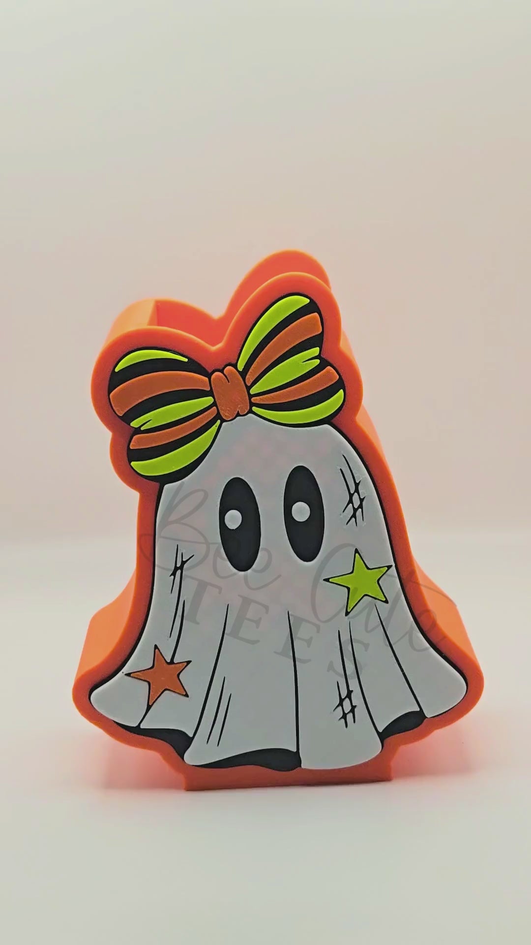 a video representation of how the boo ghost pen holder works