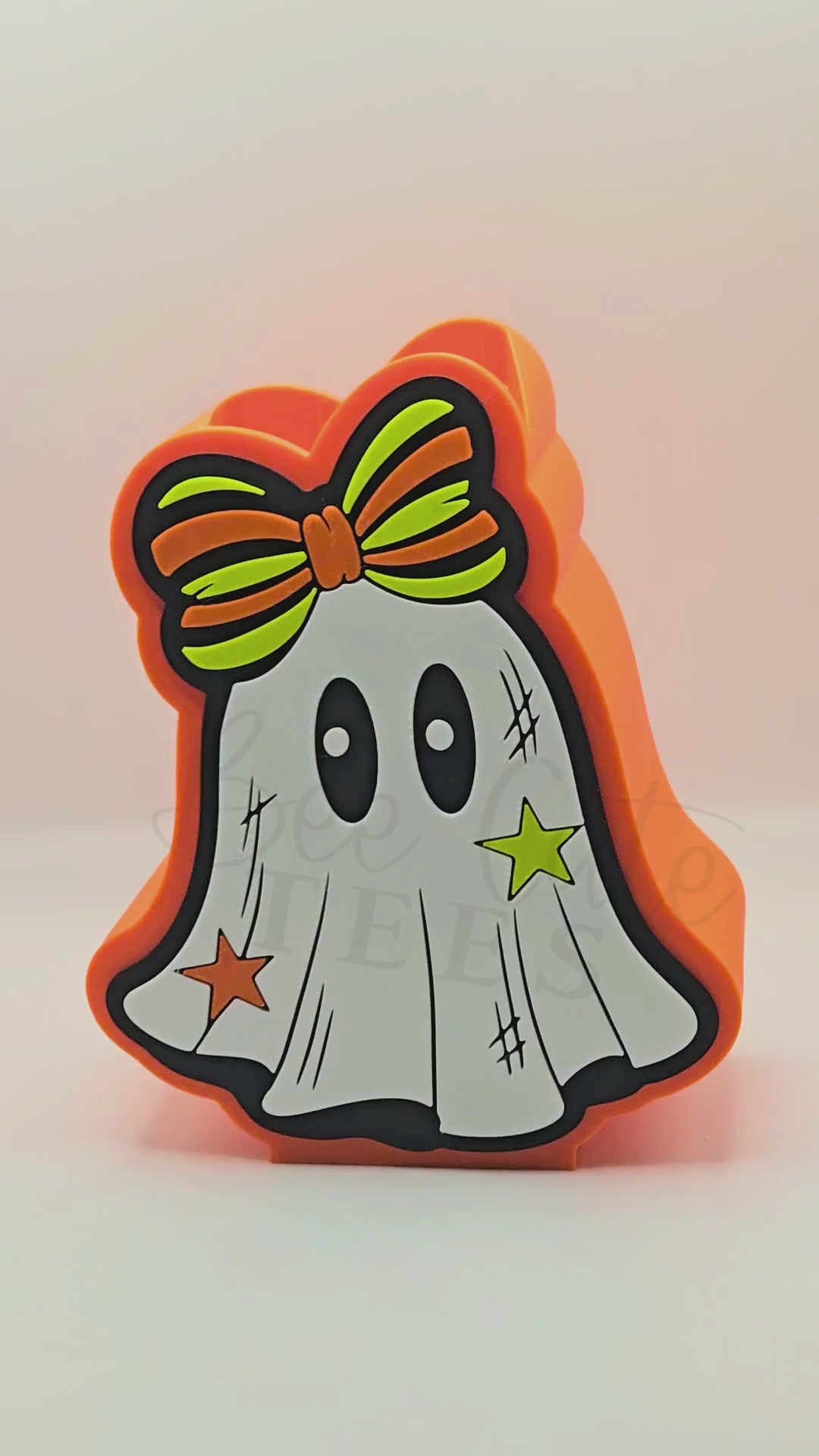 a video representation of how the boo ghost soap holder works.